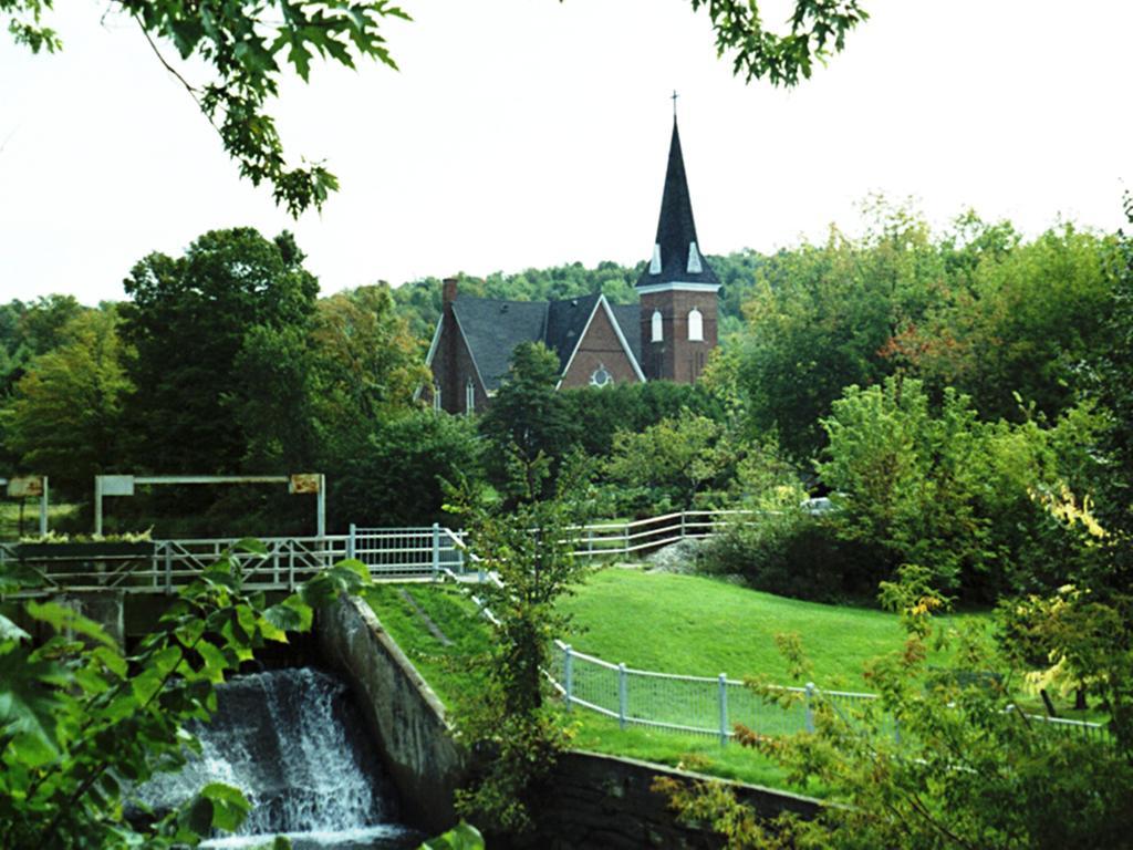 B&B Hillhouse Lac-Brome Exterior foto